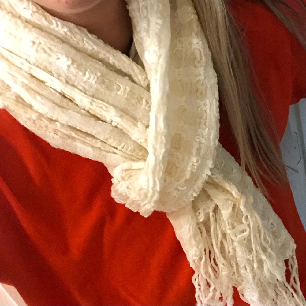 🍁 4 / $16 🍁 White/Cream Fashion Scarf